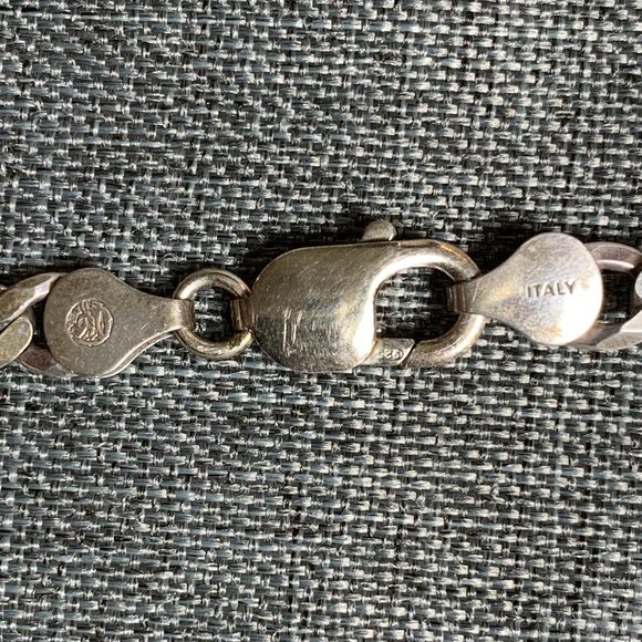 .925 Sterling Italy 20" Figaro Chain. 7mm. Weight is .91oz. (516) - Picture 2 of 3